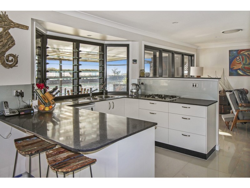 68 Southern Cross Drive, Newport QLD 4020