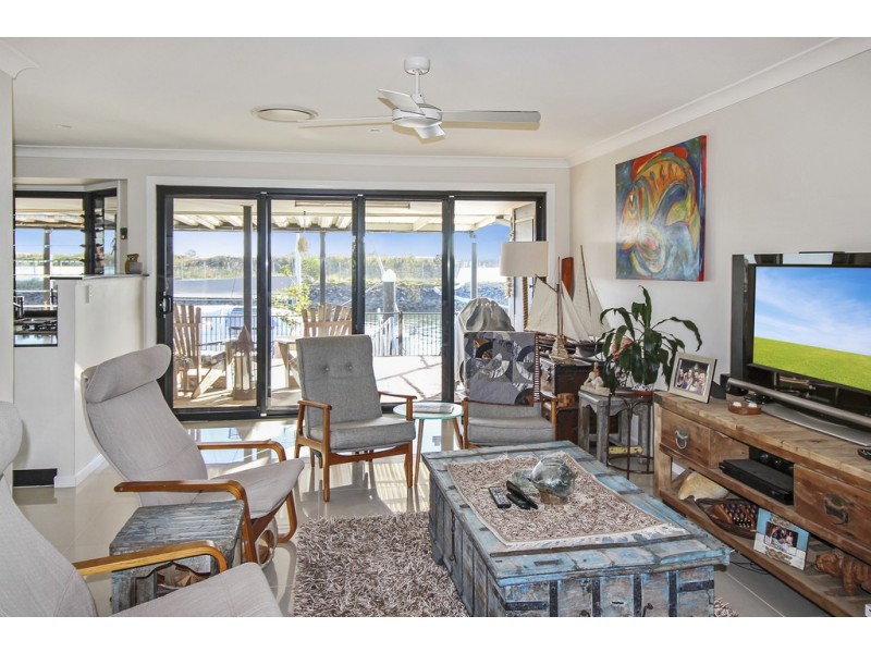 68 Southern Cross Drive, Newport QLD 4020