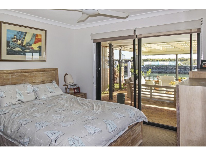 68 Southern Cross Drive, Newport QLD 4020