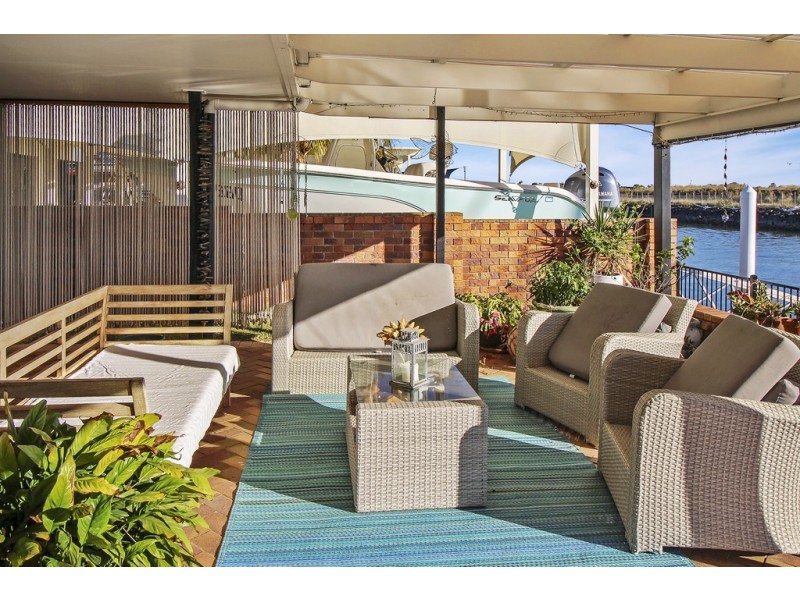 68 Southern Cross Drive, Newport QLD 4020