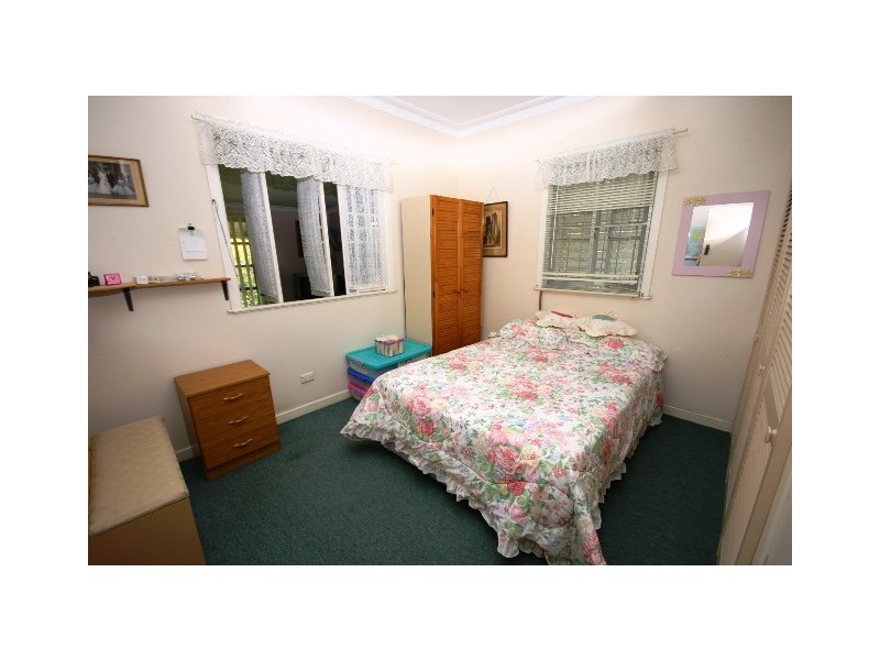 3 Third Avenue, Scarborough QLD 4020