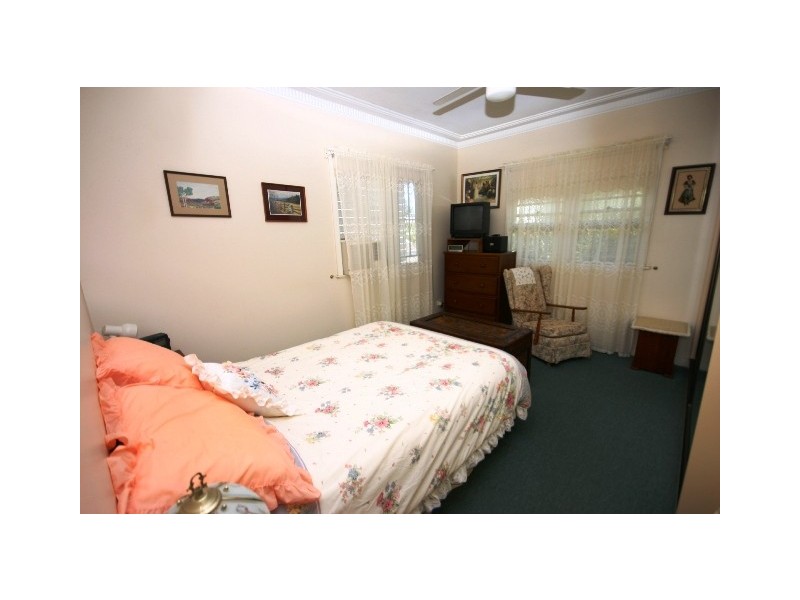 3 Third Avenue, Scarborough QLD 4020
