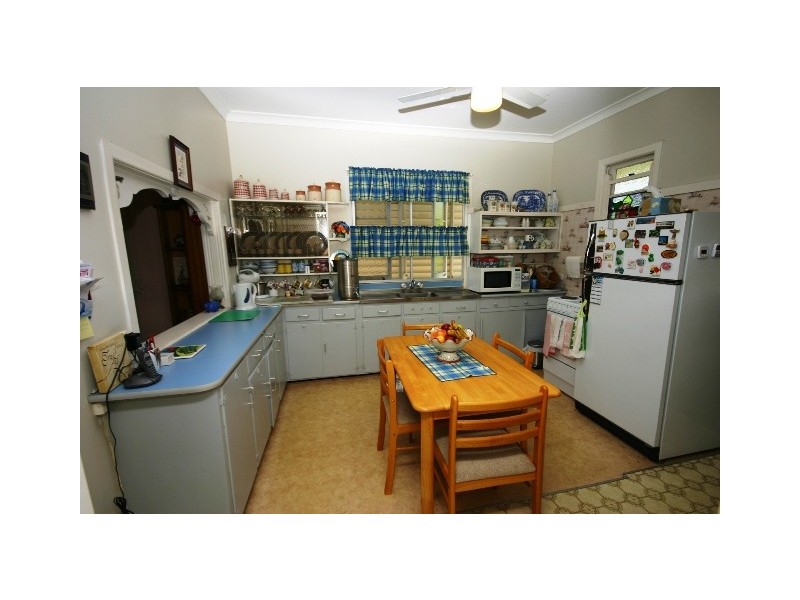 3 Third Avenue, Scarborough QLD 4020