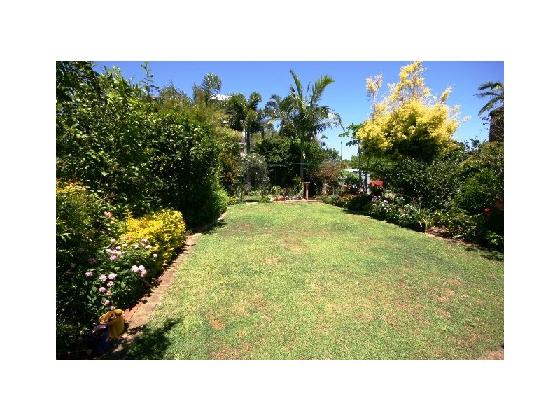 3 Third Avenue, Scarborough QLD 4020