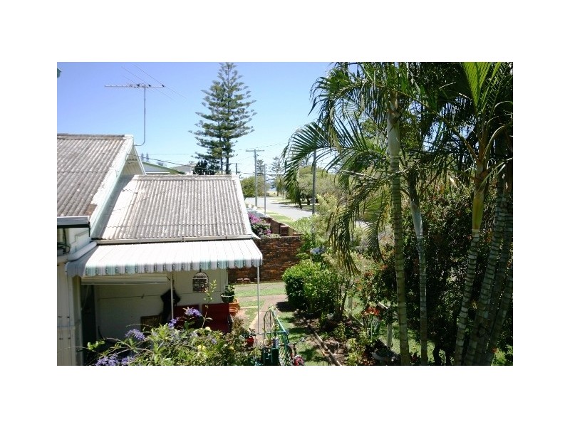 3 Third Avenue, Scarborough QLD 4020