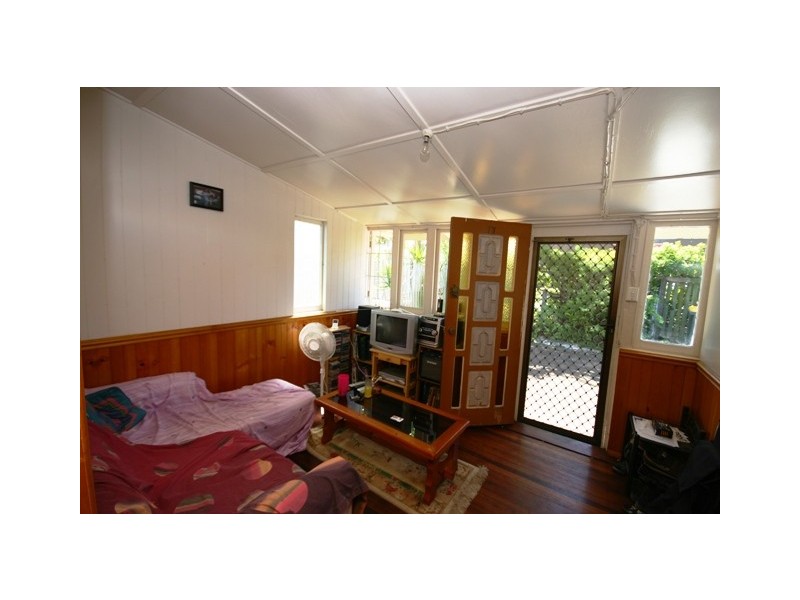 17 Sydney Street, Redcliffe QLD 4020