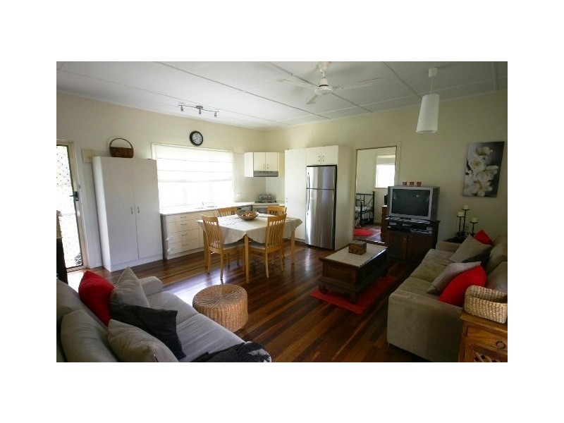 18 Brighton Street, Woody Point QLD 4019