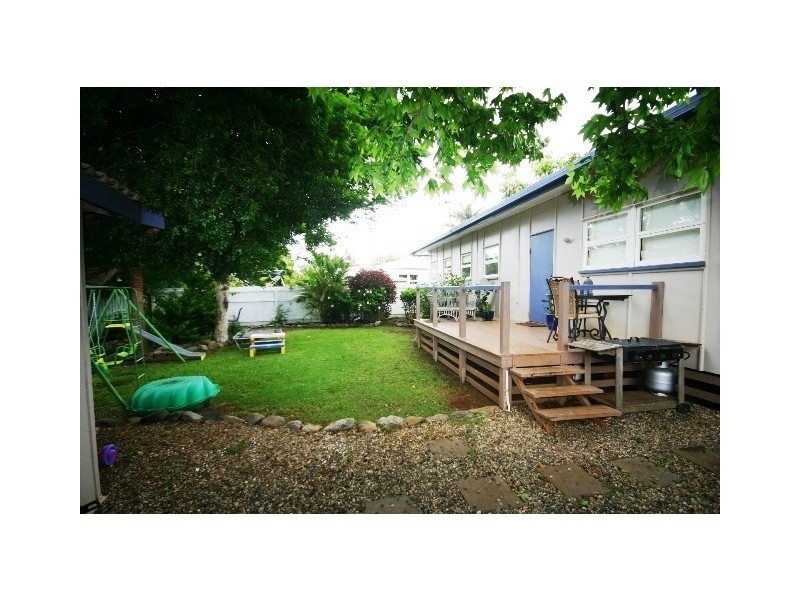 18 Brighton Street, Woody Point QLD 4019