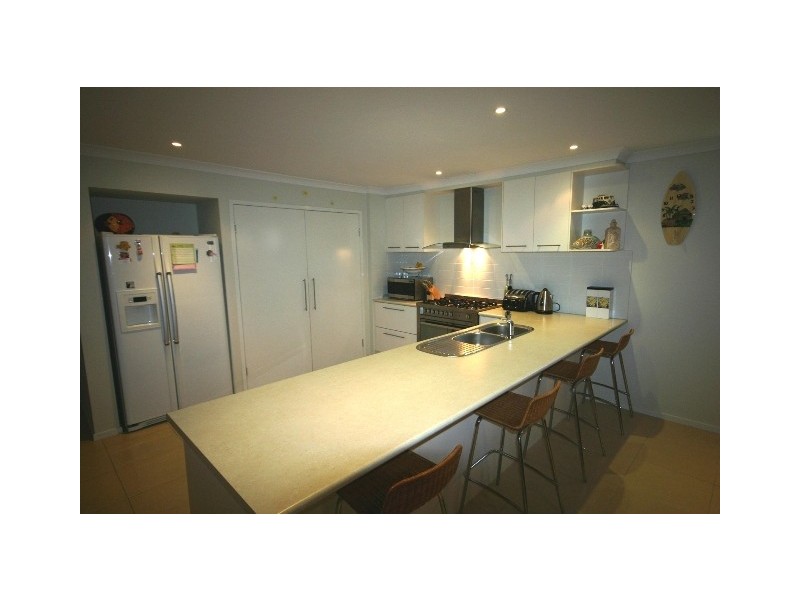 6A Roma Street, Scarborough QLD 4020