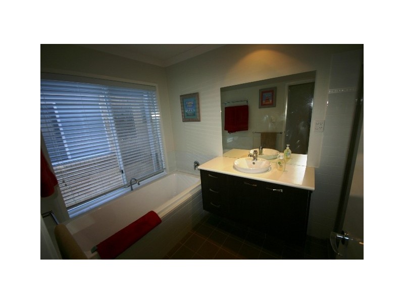 6A Roma Street, Scarborough QLD 4020