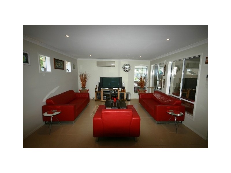6A Roma Street, Scarborough QLD 4020