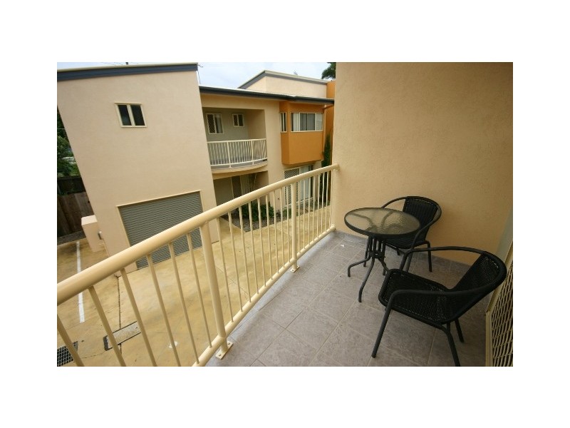 4/36 Silvyn Street, Redcliffe QLD 4020