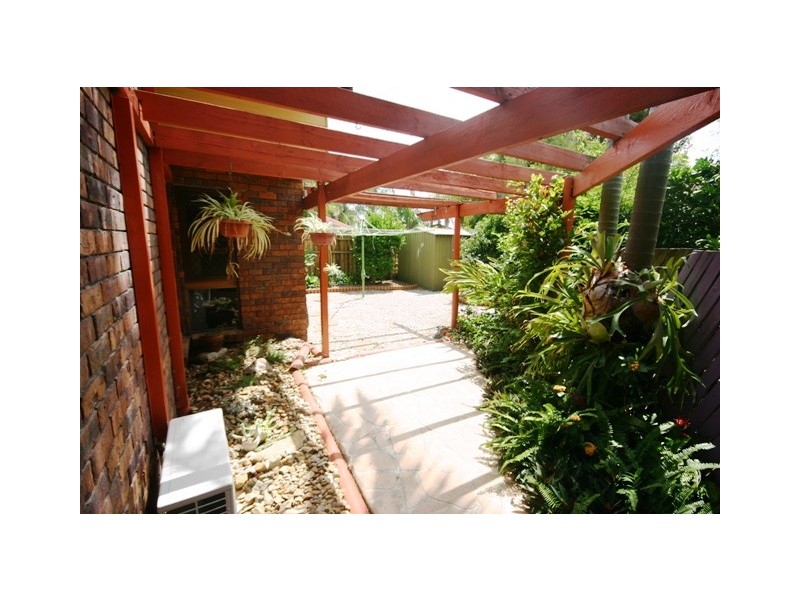 4 Riviera Court, Scarborough QLD 4020