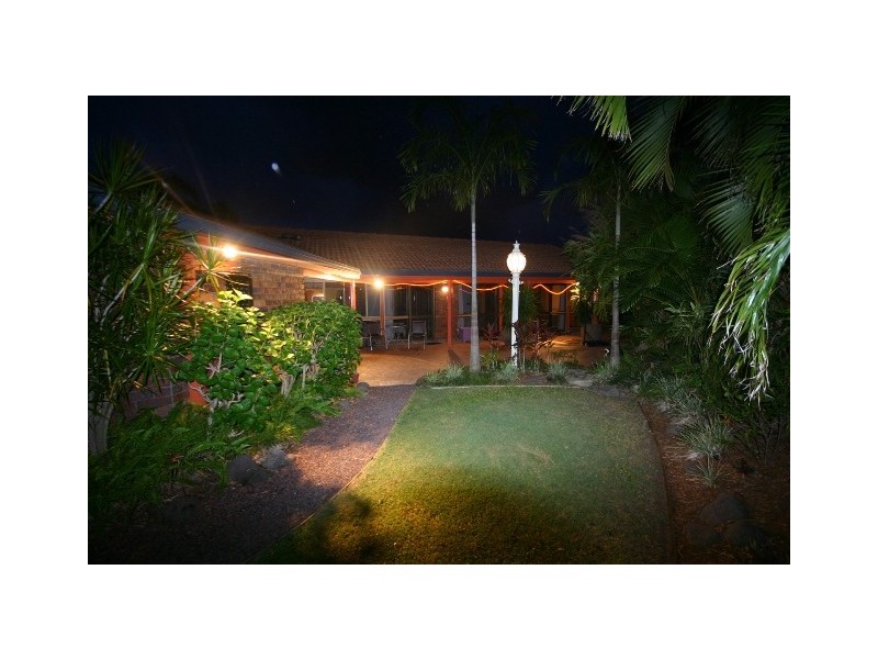 4 Riviera Court, Scarborough QLD 4020