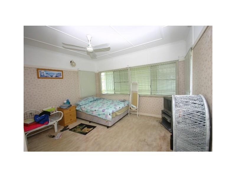 18 Plume Street, Redcliffe QLD 4020