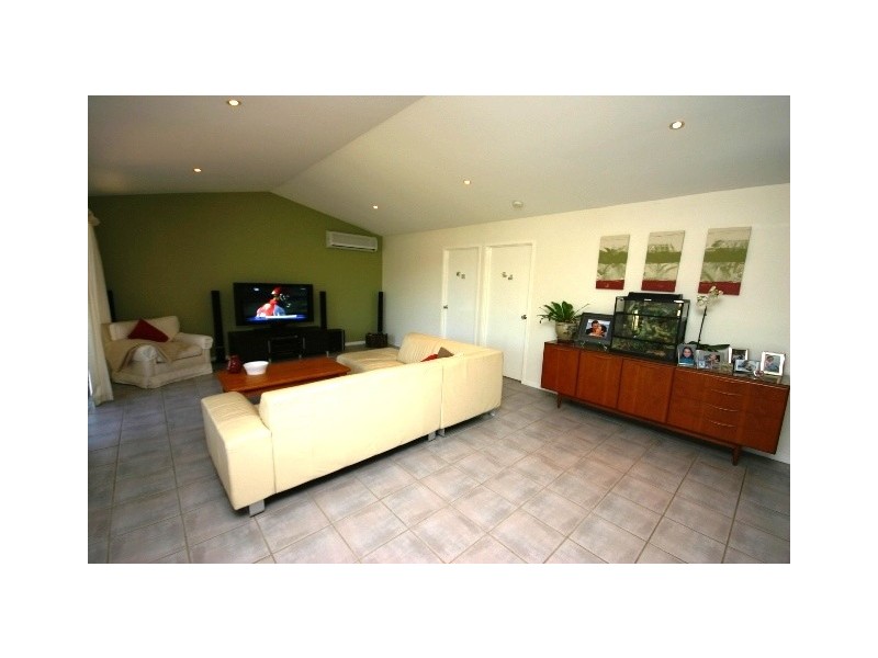 11 Zoe Place, Deception Bay QLD 4508