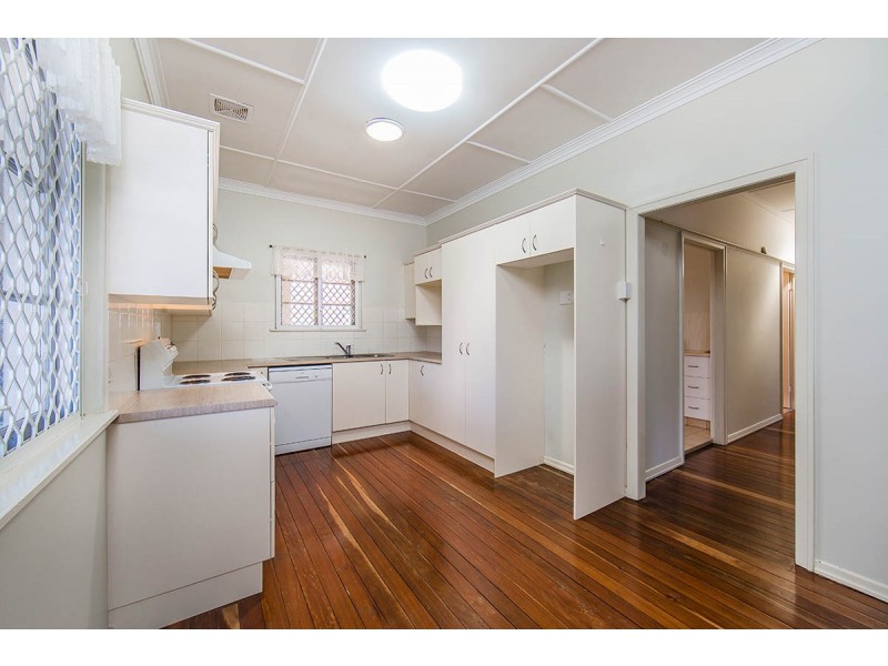 8 Garnet Street, Scarborough QLD 4020