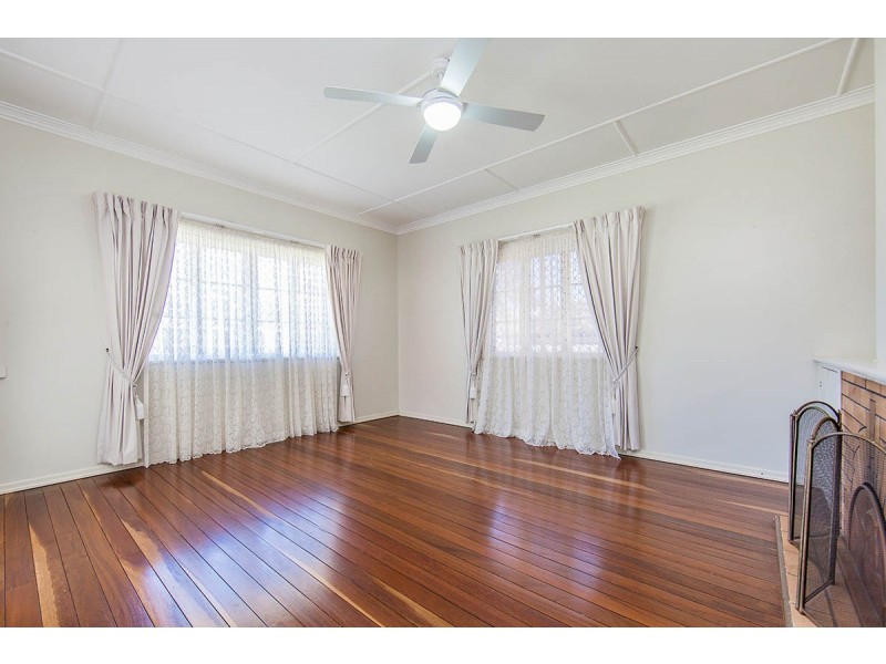 8 Garnet Street, Scarborough QLD 4020