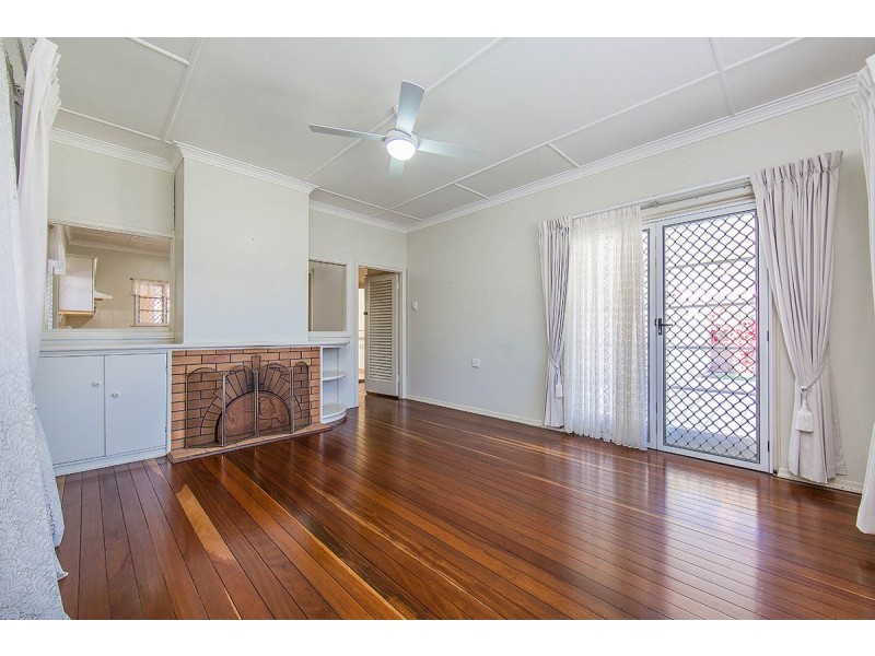 8 Garnet Street, Scarborough QLD 4020