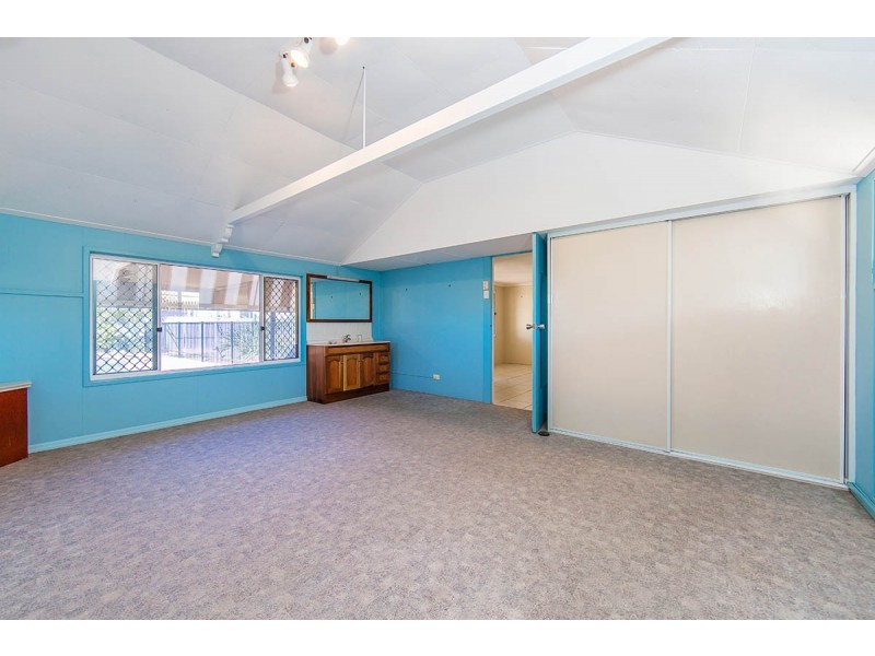 8 Garnet Street, Scarborough QLD 4020