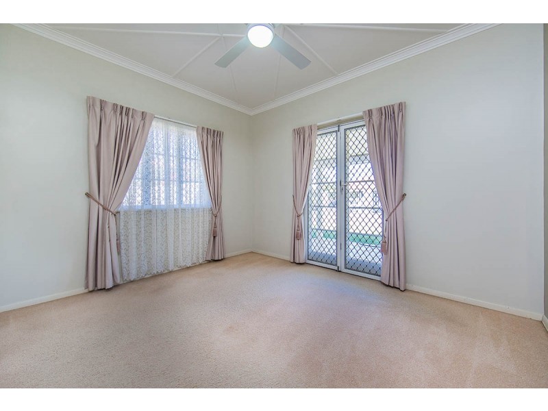 8 Garnet Street, Scarborough QLD 4020