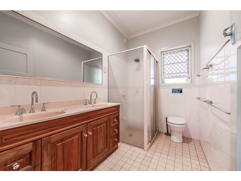 8 Garnet Street, Scarborough QLD 4020