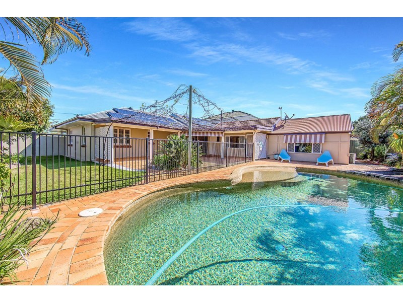 8 Garnet Street, Scarborough QLD 4020