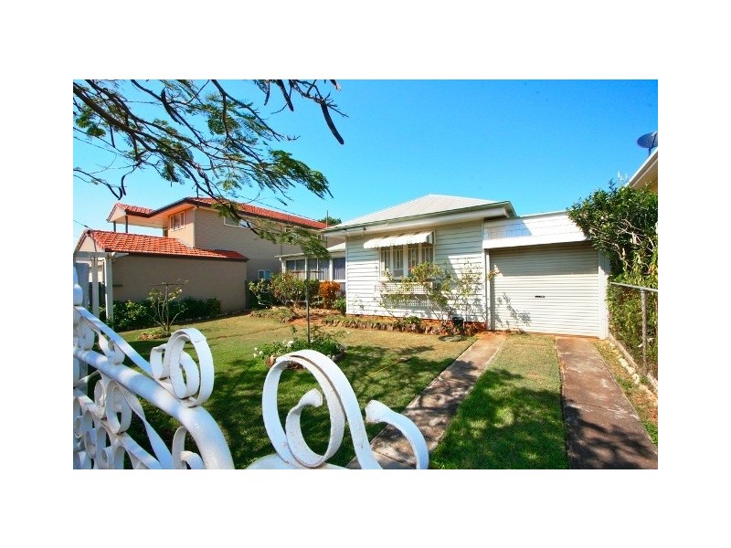 5 Queen Street, Scarborough QLD 4020