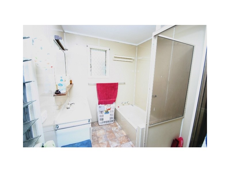 16 Herne Road, Scarborough QLD 4020