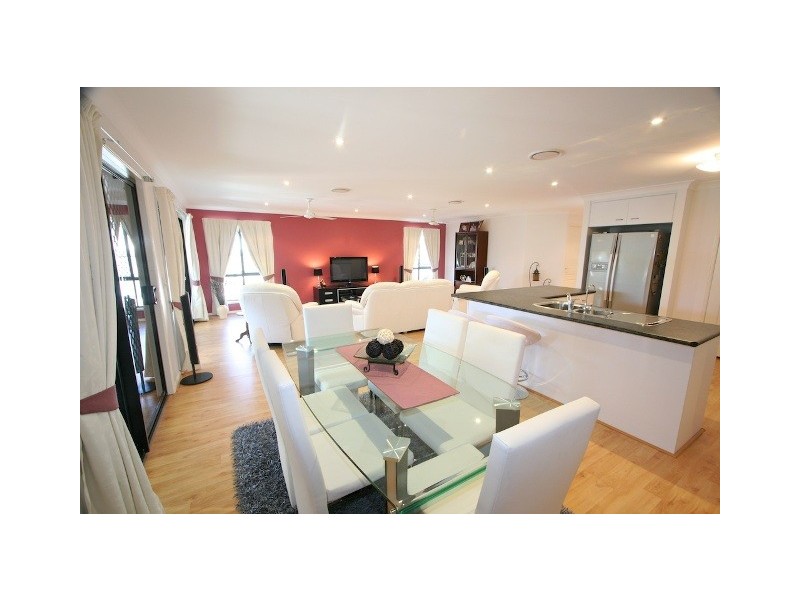 4 Amity Drive, Rothwell QLD 4022