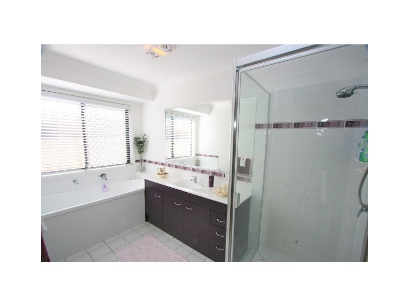 4 Amity Drive, Rothwell QLD 4022