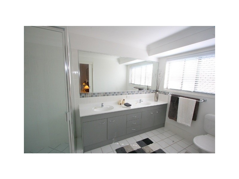 4 Amity Drive, Rothwell QLD 4022