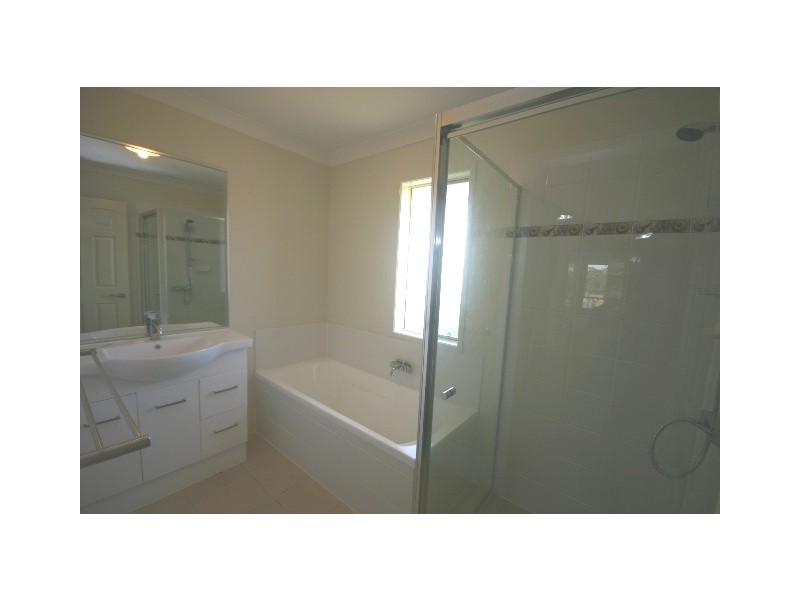 1/9 Lady Bowen Parade, Rothwell QLD 4022