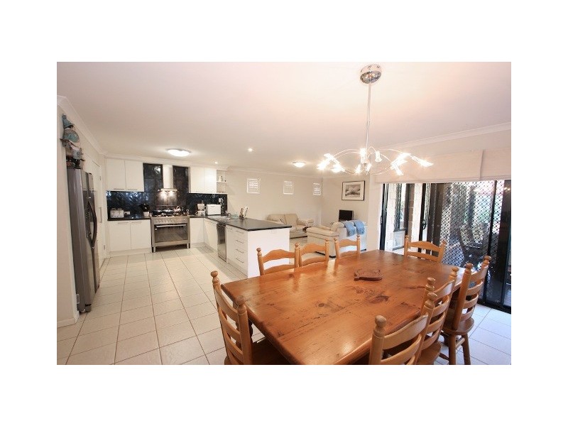 10 Queen Street, Scarborough QLD 4020