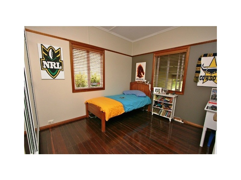 12 Lucas Street, Scarborough QLD 4020
