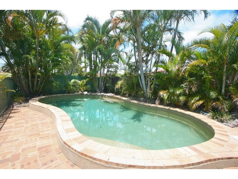 17 Hampshire Court, Kippa-ring QLD 4021