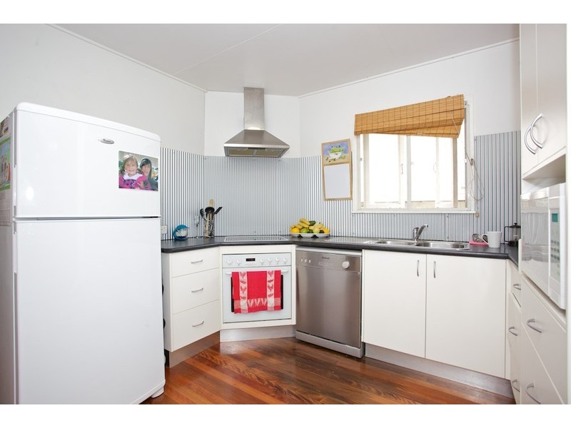 6 Ettie Street, Redcliffe QLD 4020