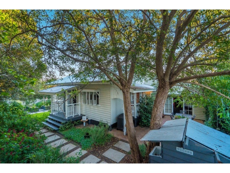 32 Frank Street, Scarborough QLD 4020