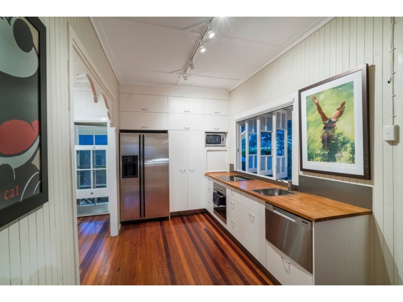 32 Frank Street, Scarborough QLD 4020