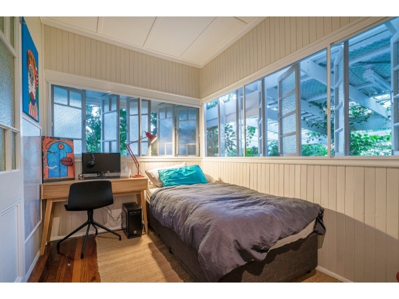 32 Frank Street, Scarborough QLD 4020