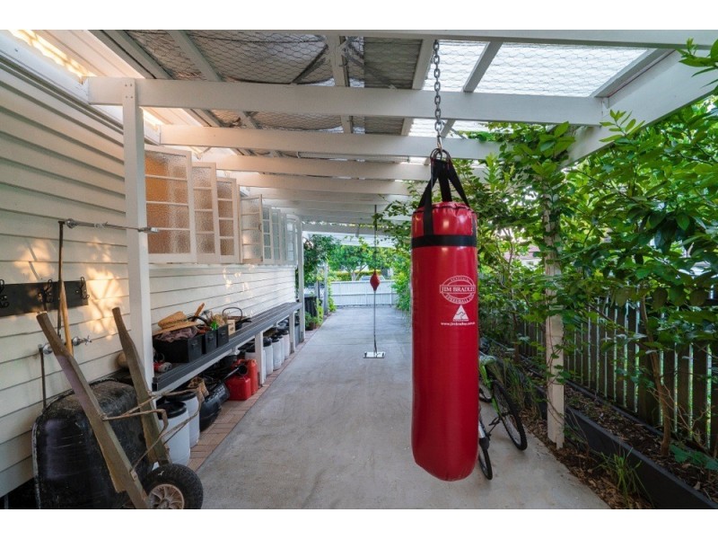 32 Frank Street, Scarborough QLD 4020