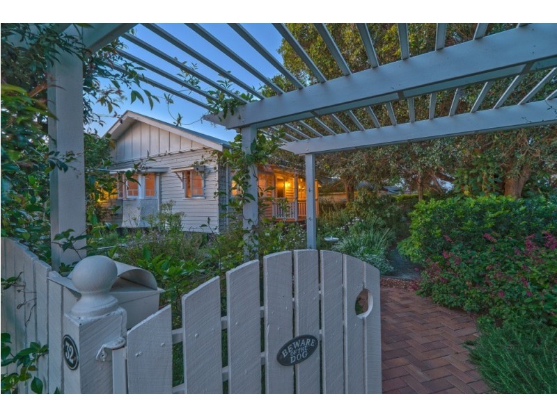 32 Frank Street, Scarborough QLD 4020