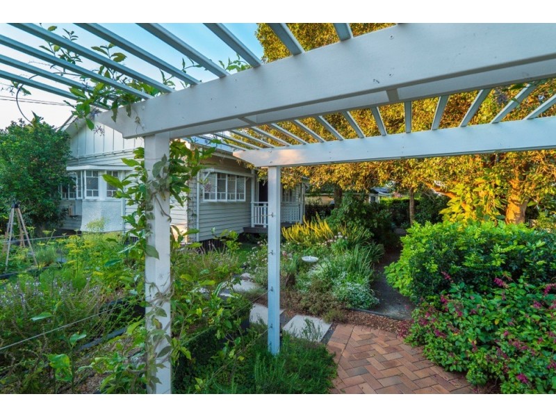 32 Frank Street, Scarborough QLD 4020