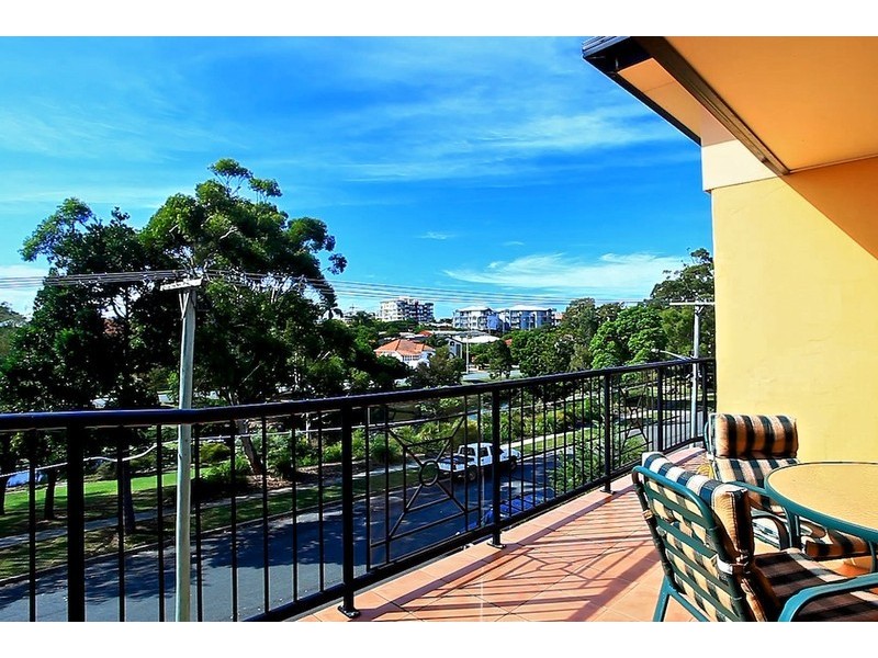 7/13-15 Humpybong Esplanade, Redcliffe QLD 4020