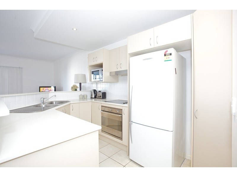 18/5 Rock Street, Scarborough QLD 4020