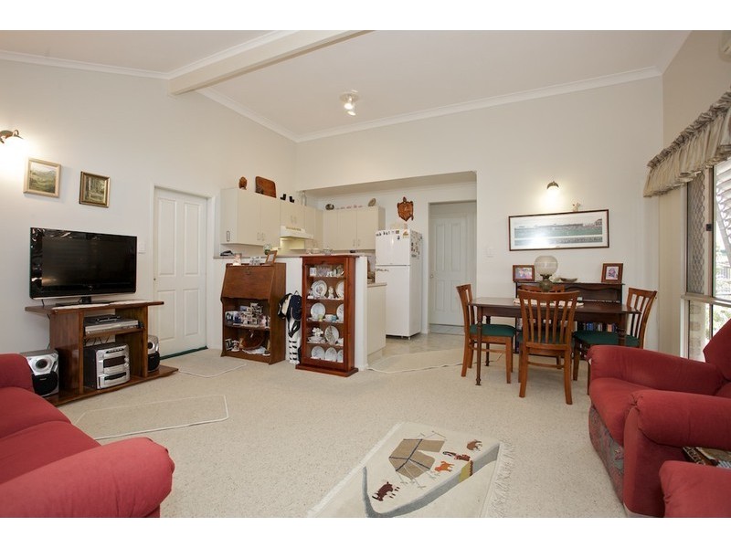 1/18 Eversleigh Road, Scarborough QLD 4020