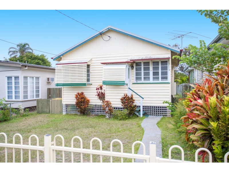 135 Oxley Avenue, Woody Point QLD 4019