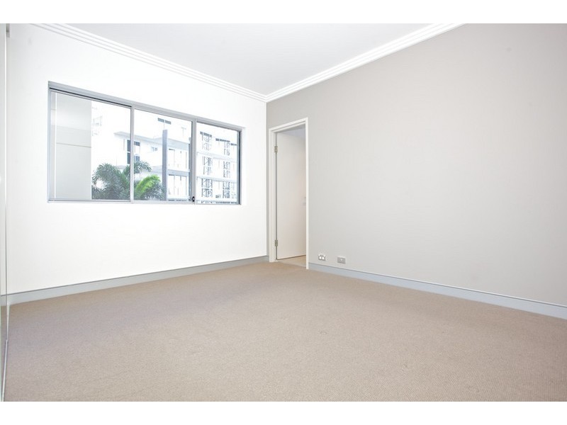 4/83 Marine Parade, Redcliffe QLD 4020