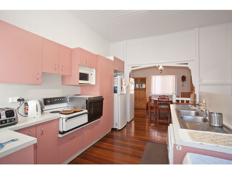 5 Griffith Road, Scarborough QLD 4020