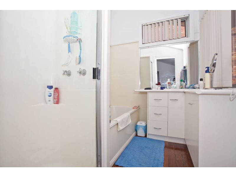 5 Griffith Road, Scarborough QLD 4020